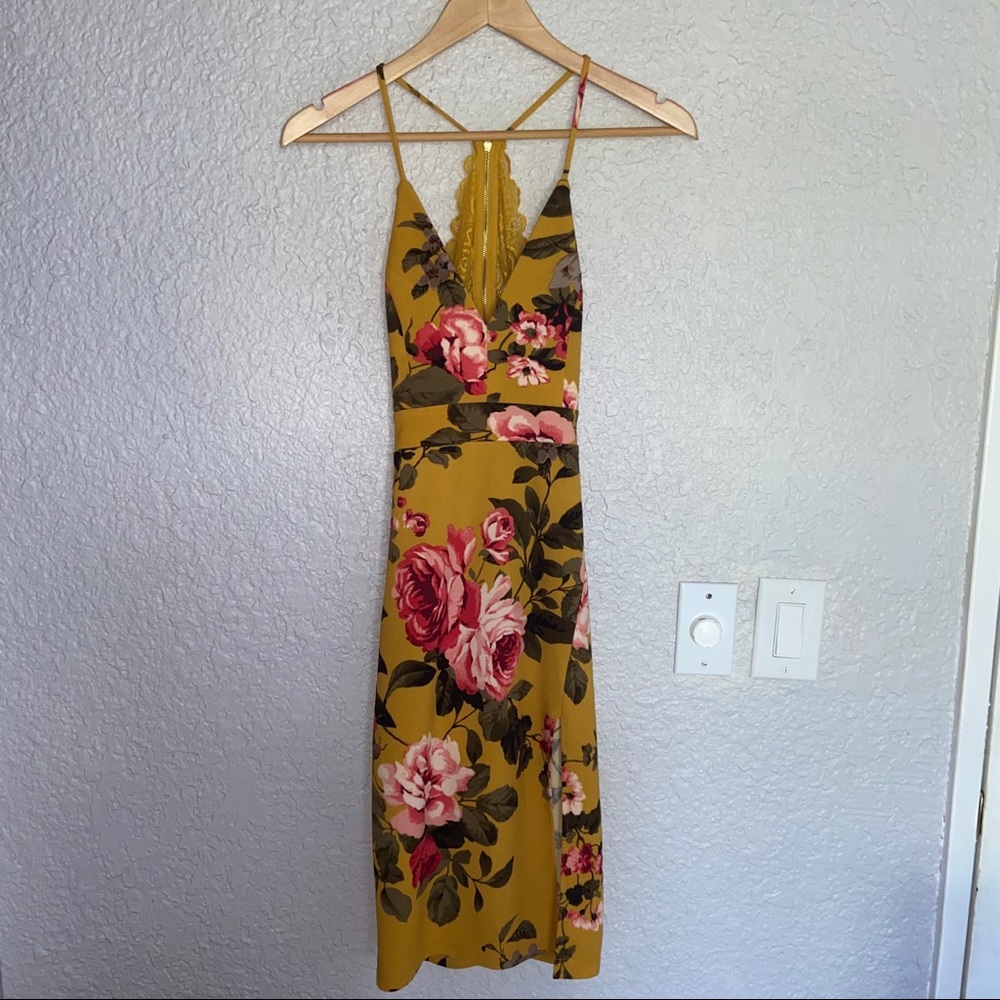 YELLOW FLORAL DRESS🌼